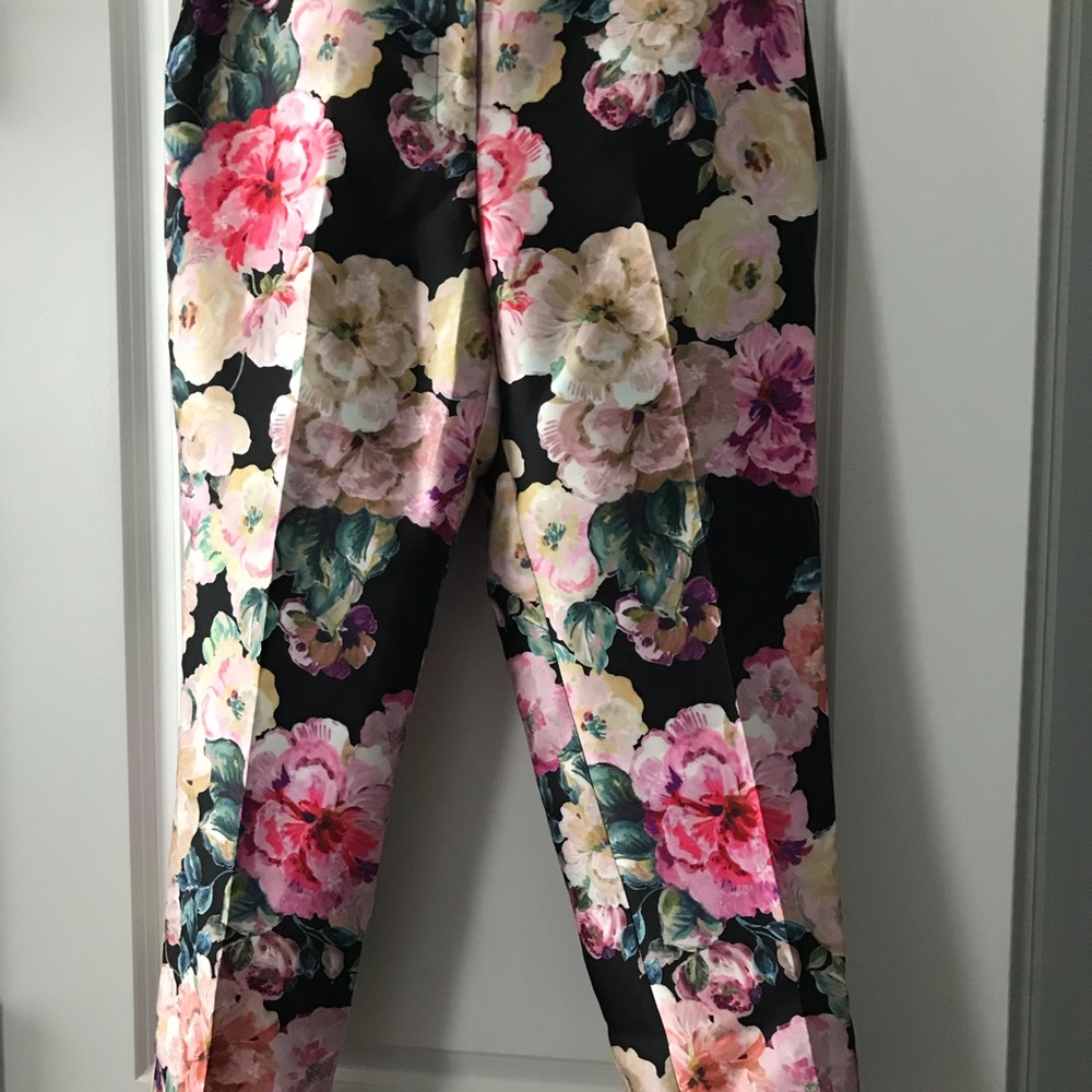 Tahari ASL’s Floral-Print Mikado Cropped Pants - Picture 2 of 6